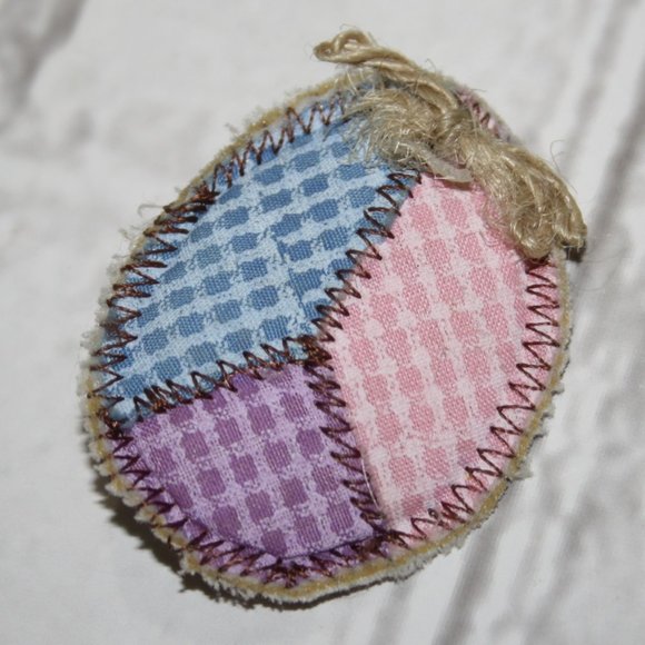 🌸🥚 Vintage Pastel Fabric Easter Egg Brooch – 2" · Soft Texture · Springtime - Picture 1 of 4